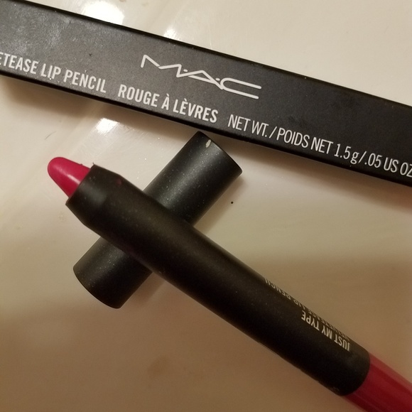 New MAC Cosmetics Bundle - Picture 8 of 8